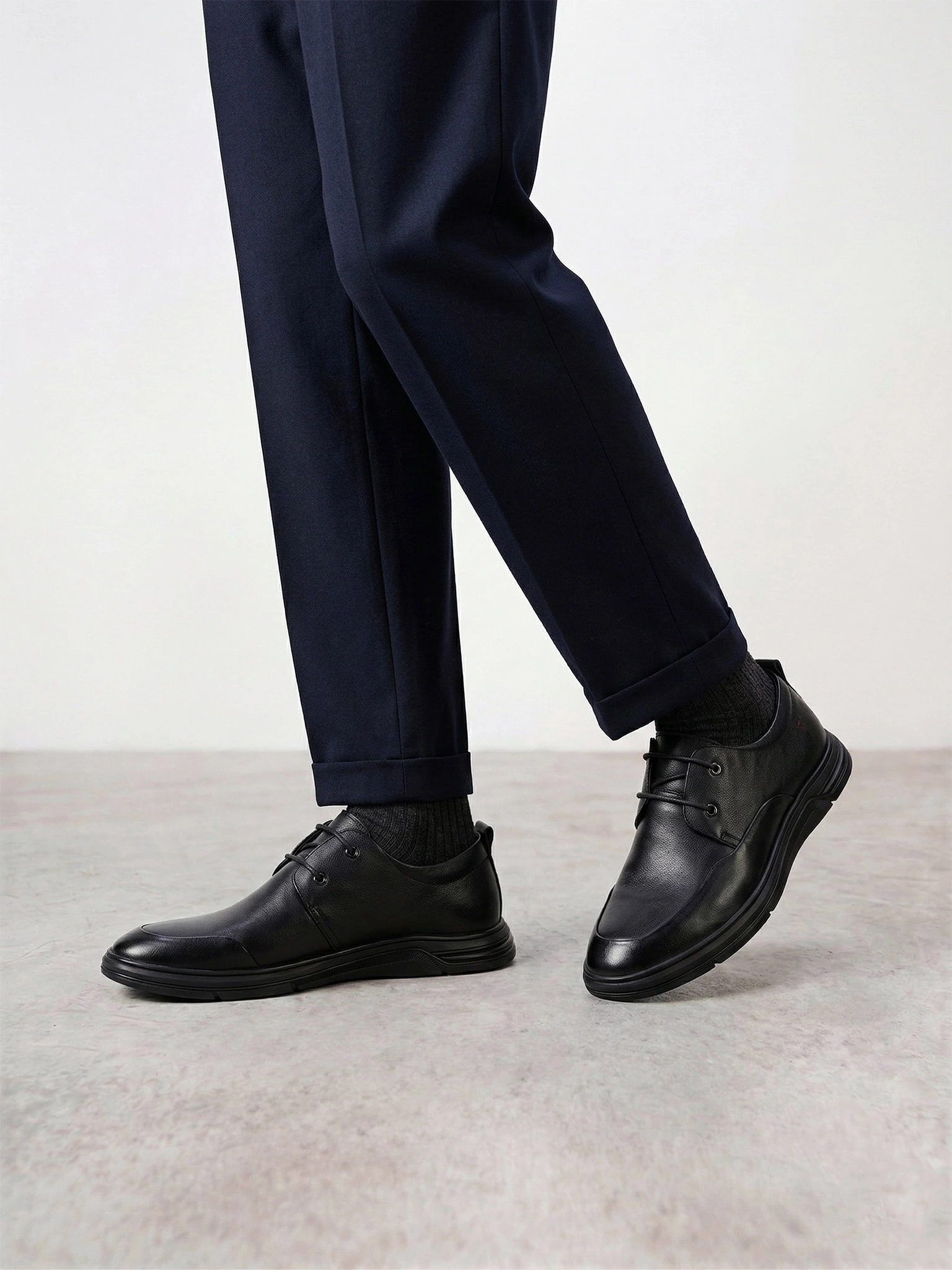 Туфли черного цвета со шнуровкой